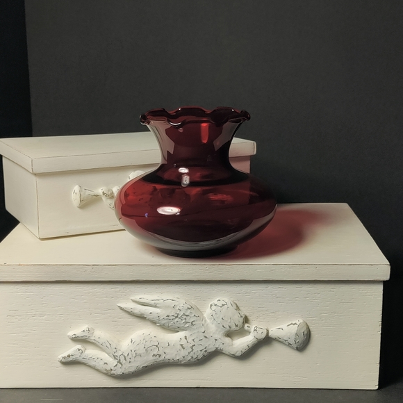 RED GLASS VASE⭐ - Picture 6 of 7